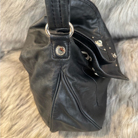 Marc by Marc Jacobs Chic Black Leather Shoulder Bag - Picture 10 of 13